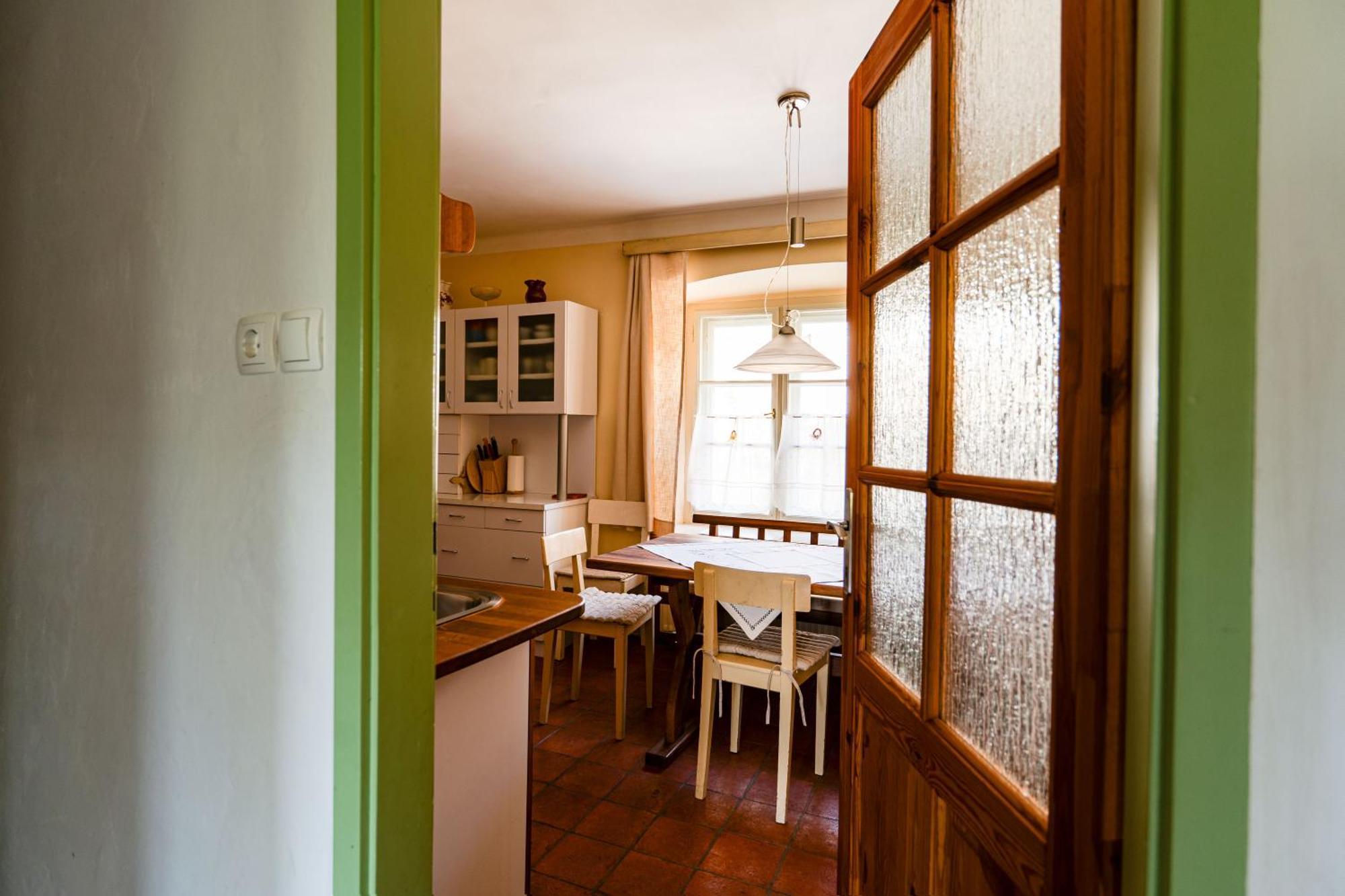 House, Garden And A Green Cat Bled Zewnętrze zdjęcie